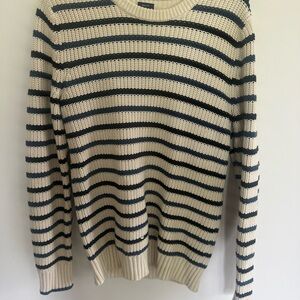 American Eagle Cream and Blue Men's Sweater- prep fit